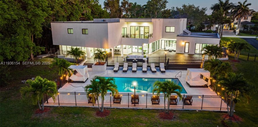 Casa en Plantation, Florida 9 dormitorios, 797.29 m2 № 1994434