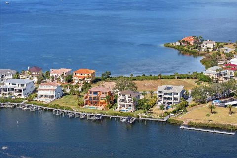 Villa ou maison à vendre à Port Richey, Floride: 5 chambres, 394.18 m2 № 2143581 - photo 16
