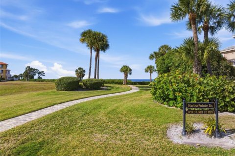 Villa ou maison à vendre à Port Richey, Floride: 5 chambres, 394.18 m2 № 2143581 - photo 25
