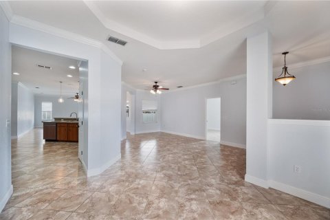 House in Lakeland, Florida 4 bedrooms, 219.81 sq.m. № 2117405 - photo 8
