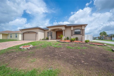 House in Lakeland, Florida 4 bedrooms, 219.81 sq.m. № 2117405 - photo 4
