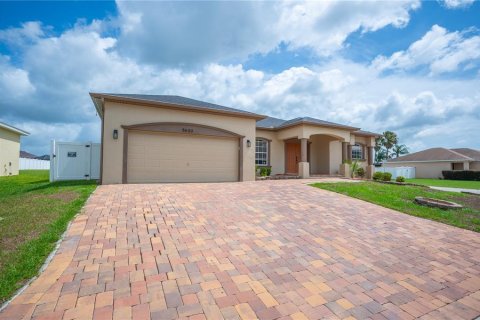 House in Lakeland, Florida 4 bedrooms, 219.81 sq.m. № 2117405