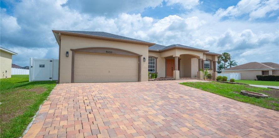 House in Lakeland, Florida 4 bedrooms, 219.81 sq.m. № 2117405
