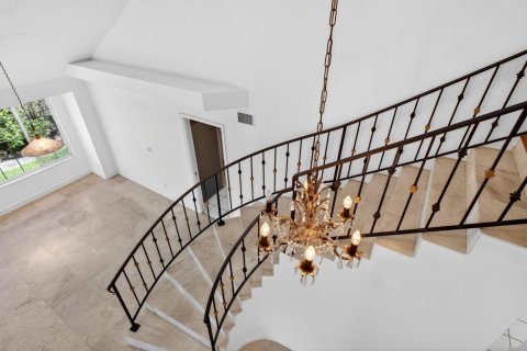 House in Vero Beach, Florida 4 bedrooms, 318.84 sq.m. № 2249740 - photo 9