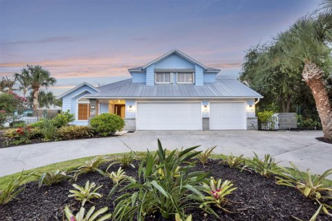 House in Vero Beach, Florida 4 bedrooms, 318.84 sq.m. № 2249740 - photo 10
