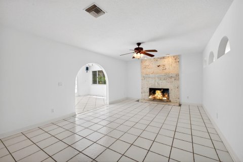 House in Vero Beach, Florida 4 bedrooms, 318.84 sq.m. № 2249740 - photo 23