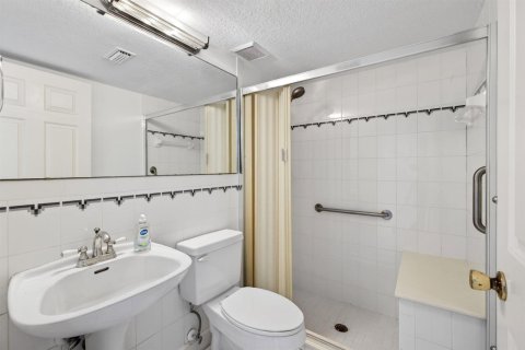 House in Vero Beach, Florida 4 bedrooms, 318.84 sq.m. № 2249740 - photo 29