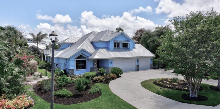 House in Vero Beach, Florida 4 bedrooms, 318.84 sq.m. № 2249740
