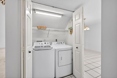 House in Vero Beach, Florida 4 bedrooms, 318.84 sq.m. № 2249740 - photo 30