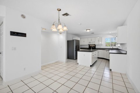 House in Vero Beach, Florida 4 bedrooms, 318.84 sq.m. № 2249740 - photo 19