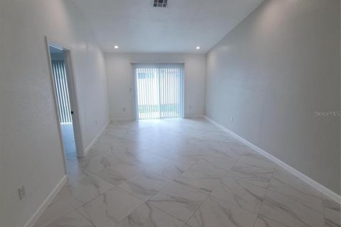 House in Palm Harbor, Florida 2 bedrooms, 92.9 sq.m. № 2379738 - photo 5