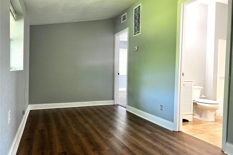 Casa en alquiler en Tampa, Florida, 4 dormitorios, 220.92 m2 № 1879359 - foto 12