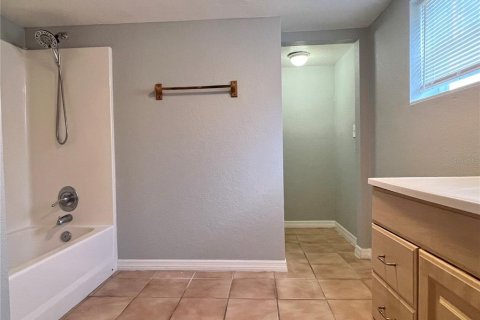 Casa en alquiler en Tampa, Florida, 4 dormitorios, 220.92 m2 № 1879359 - foto 8