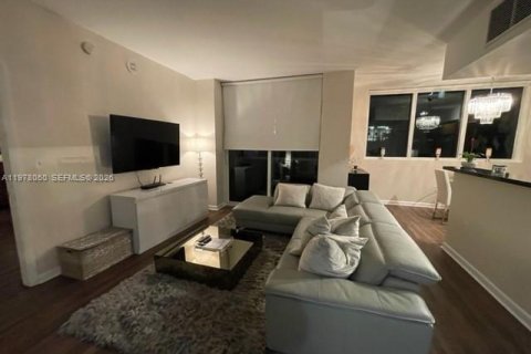 Condo in Miami, Florida, 2 bedrooms  № 2042000 - photo 7