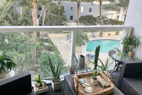 Condo in Miami, Florida, 2 bedrooms  № 2042000 - photo 3