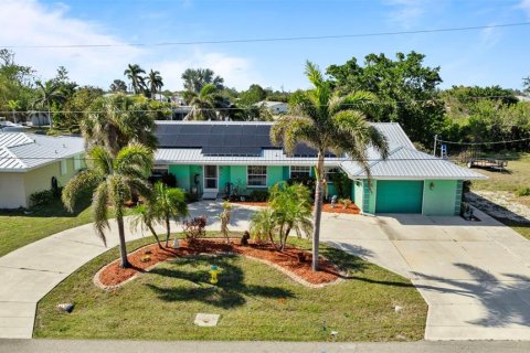 Casa en venta en Port Charlotte, Florida, 3 dormitorios, 150.87 m2 № 1529658 - foto 1