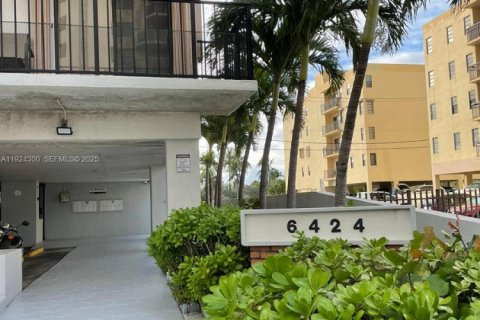 Condo in Miami Beach, Florida, 1 bedroom № 1982603 - photo 1