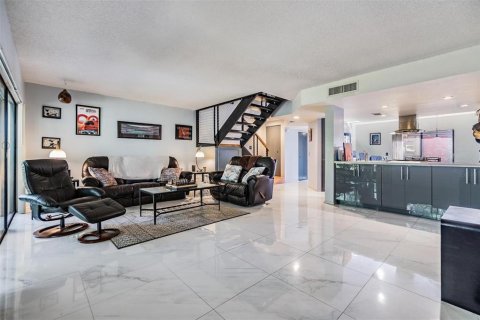Townhouse in Oldsmar, Florida 3 bedrooms, 134.71 sq.m. № 1534039 - photo 3
