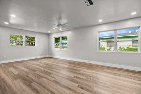 Villa ou maison à vendre à West Palm Beach, Floride: 4 chambres, 257.06 m2 № 2270472 - photo 15