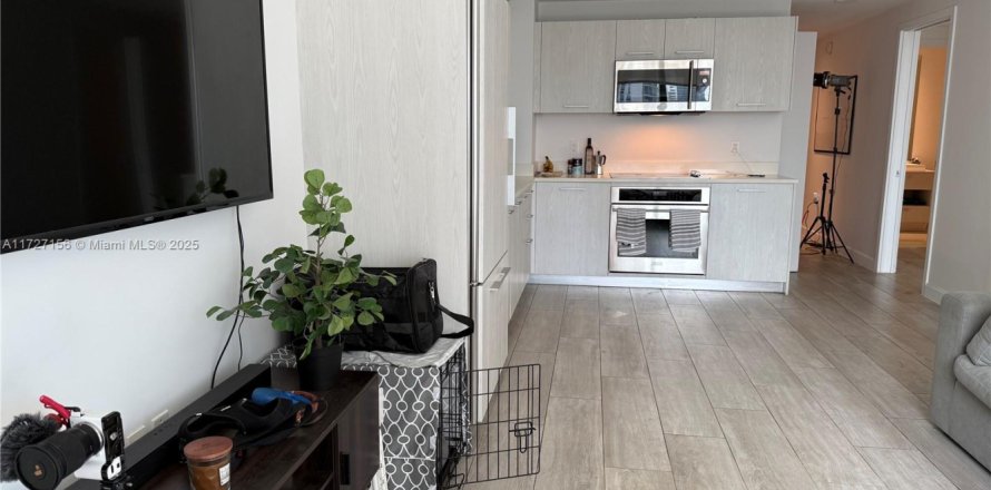 Condominio en Miami, Florida, 1 dormitorio  № 1812223