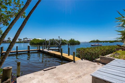 House in Punta Gorda, Florida 3 bedrooms, 156.73 sq.m. № 1722695 - photo 5