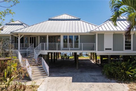 House in Punta Gorda, Florida 3 bedrooms, 156.73 sq.m. № 1722695 - photo 2