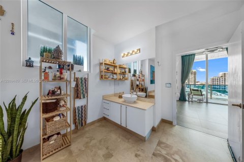 Copropriété à louer à Miami, Floride: 2 chambres, 148.09 m2 № 2075481 - photo 16