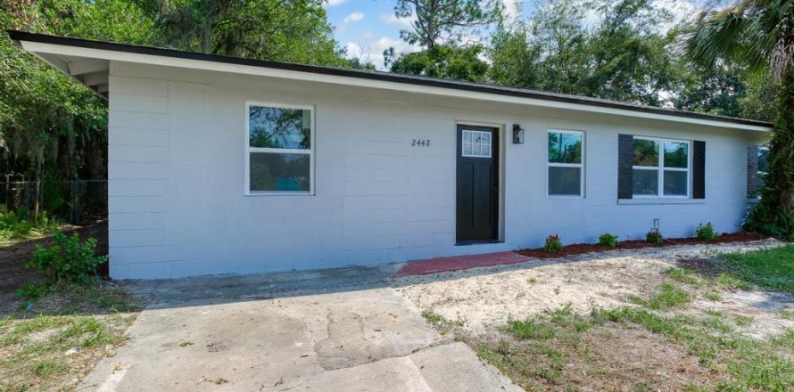 House in Jacksonville, Florida 4 bedrooms, 111.48 sq.m. № 770263