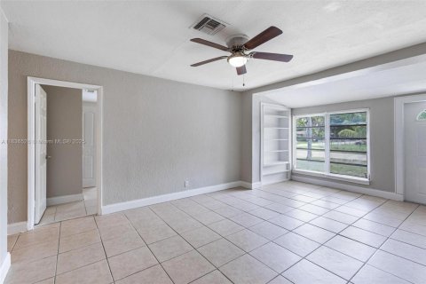 House in Oakland Park, Florida 2 bedrooms, 93 sq.m. № 1823709 - photo 16