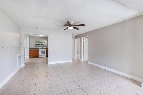 House in Oakland Park, Florida 2 bedrooms, 93 sq.m. № 1823709 - photo 13
