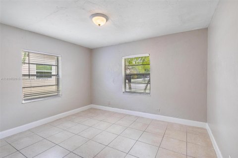 House in Oakland Park, Florida 2 bedrooms, 93 sq.m. № 1823709 - photo 19