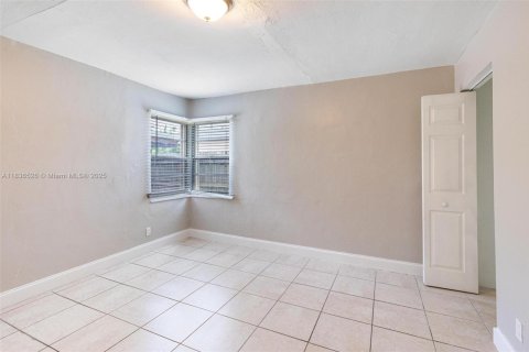 House in Oakland Park, Florida 2 bedrooms, 93 sq.m. № 1823709 - photo 21