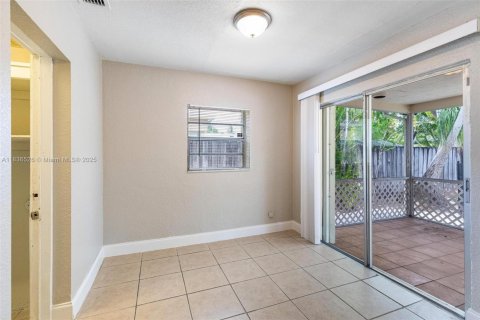 House in Oakland Park, Florida 2 bedrooms, 93 sq.m. № 1823709 - photo 18