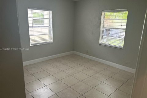 House in Oakland Park, Florida 2 bedrooms, 93 sq.m. № 1823709 - photo 6