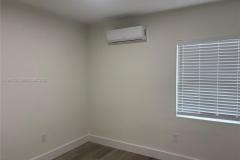 Купить коммерческую недвижимость в Норт-Майами-Бич, Флорида 114.27м2, № 2062918 - фото 9