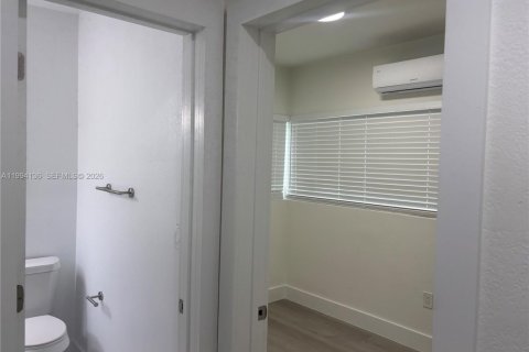 Купить коммерческую недвижимость в Норт-Майами-Бич, Флорида 114.27м2, № 2062918 - фото 12