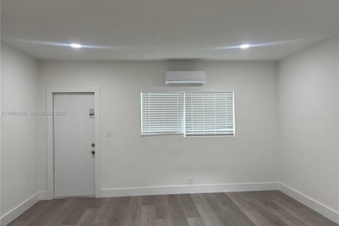 Купить коммерческую недвижимость в Норт-Майами-Бич, Флорида 114.27м2, № 2062918 - фото 7