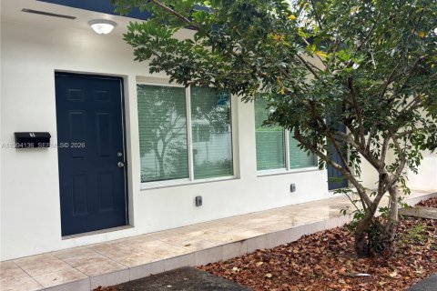 Купить коммерческую недвижимость в Норт-Майами-Бич, Флорида 114.27м2, № 2062918 - фото 2