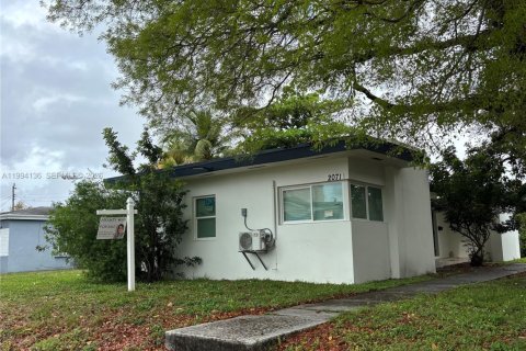 Купить коммерческую недвижимость в Норт-Майами-Бич, Флорида 114.27м2, № 2062918 - фото 3