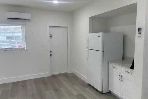 Купить коммерческую недвижимость в Норт-Майами-Бич, Флорида 114.27м2, № 2062918 - фото 6