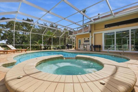 House in Weeki Wachee, Florida 4 bedrooms, 263.1 sq.m. № 2212152 - photo 4