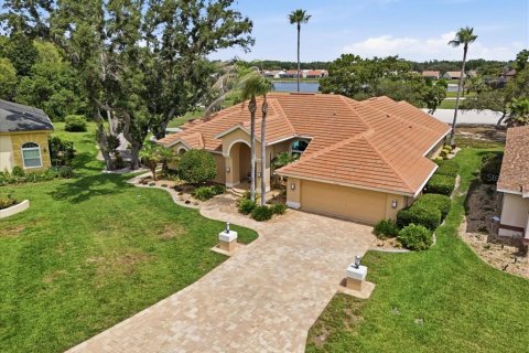 House in Weeki Wachee, Florida 4 bedrooms, 263.1 sq.m. № 2212152 - photo 2