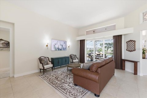 House in Weeki Wachee, Florida 4 bedrooms, 263.1 sq.m. № 2212152 - photo 6