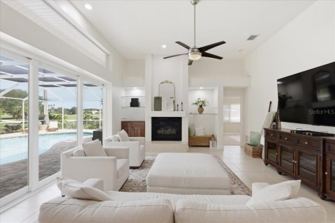 House in Weeki Wachee, Florida 4 bedrooms, 263.1 sq.m. № 2212152 - photo 16