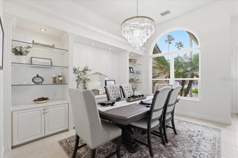 House in Weeki Wachee, Florida 4 bedrooms, 263.1 sq.m. № 2212152 - photo 8