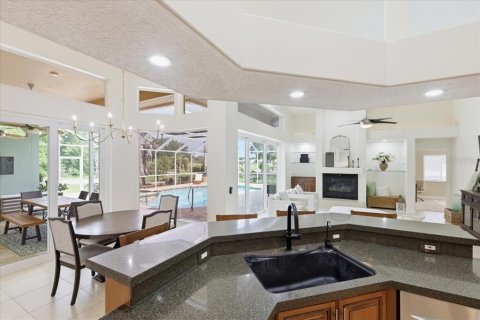 House in Weeki Wachee, Florida 4 bedrooms, 263.1 sq.m. № 2212152 - photo 17