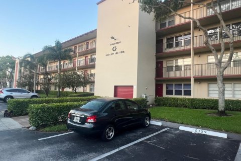 Copropriété à vendre à Pembroke Pines, Floride: 2 chambres, 76.09 m2 № 1978416 - photo 2