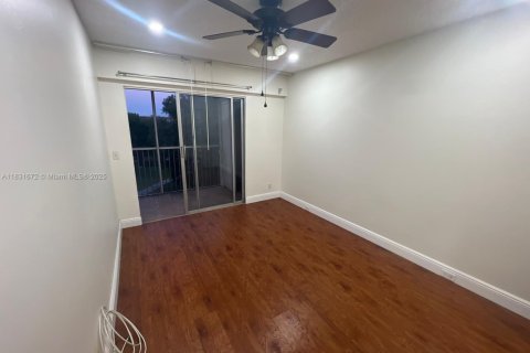 Copropriété à vendre à Pembroke Pines, Floride: 2 chambres, 76.09 m2 № 1978416 - photo 16