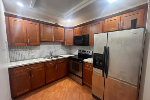 Copropriété à vendre à Pembroke Pines, Floride: 2 chambres, 76.09 m2 № 1978416 - photo 1