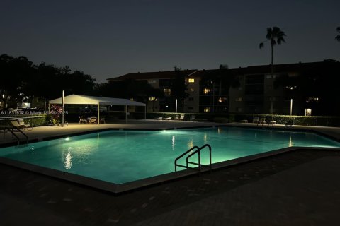 Copropriété à vendre à Pembroke Pines, Floride: 2 chambres, 76.09 m2 № 1978416 - photo 21